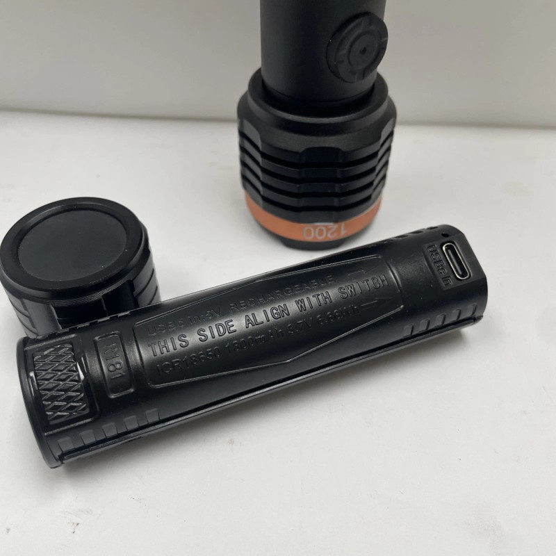 Duracell ULTRA HYBRID 1200 Lumens Rechargeable LED Flashlight With Cable