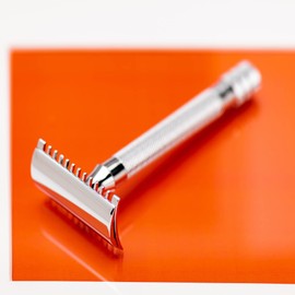 MERKUR Safety Razor 25C | Classic with Tooth Comb Gloss Chrome | Three-Piece Razor with Straight Cut | Open Comb | Ideal for Wet Shaving | Die-Cast Zinc | Brass Handle | Made in Germany