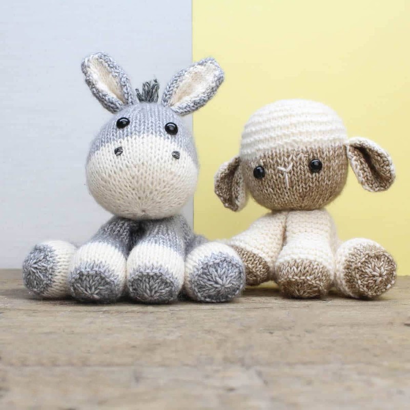 Hardicraft Knitting Kit for Lore Lamb, Approx. 20 cm