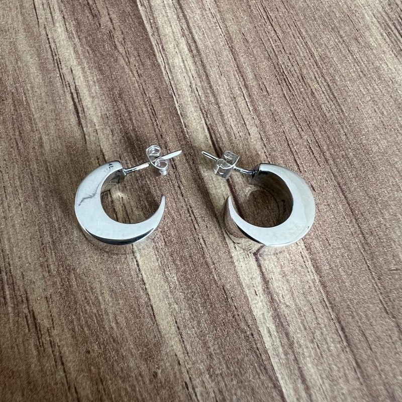Agálea | Aretes tipo arracadas Media Luna Cartoneada lisa de