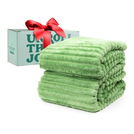 GO Premium Ultra Soft Twin Blanket for Couch - Green Fleece Blanket for Living Room, Bedroom, Home Decor - Small Couch Blanket for Men, Women (60x80 Inches)