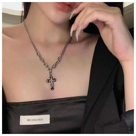 Iaceble Vintage Cross Necklace Choker Crystal Cross Pendant Necklace Punk Silver Curb Chain Necklace Religious Cross Choker Necklace Jewelry for Women and Girls