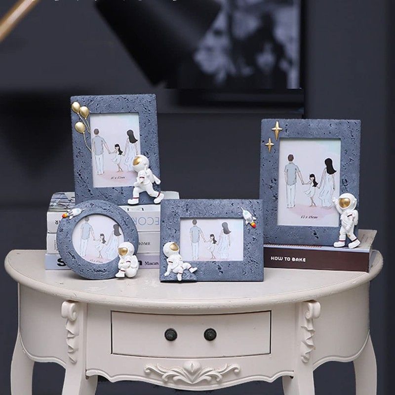 RockTrend Astronaut Resin Photo Frame Picture Frame for Table Display