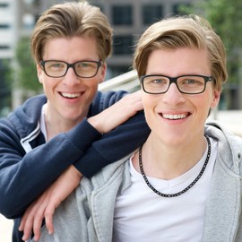 IEFLIFE Gift for Brother - Mens Necklace Chain Gifts for Brother Adult, Graduation Birthday Gifts for Him Men from Sister, 6mm Width Black Stainless Steel Figaro Chain for Him Necklace Jewelry