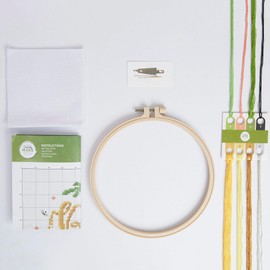 Simply Make Cross Stitch Kit, Bee Happy, Multicoloured, Single Craft Kit, Cross Stitch Kits for Adults, Sewing Kit and Embroidery Kit for Home Crafts, Embroidery Threads Included