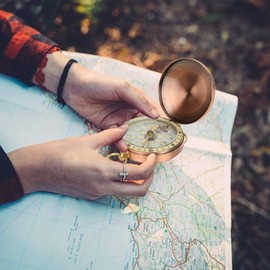 Camping Over Life Compass, Portable Metal Portable Metal Bag for Children Hiking Camping Hunting Outdoor Navigation Tools (Gold)