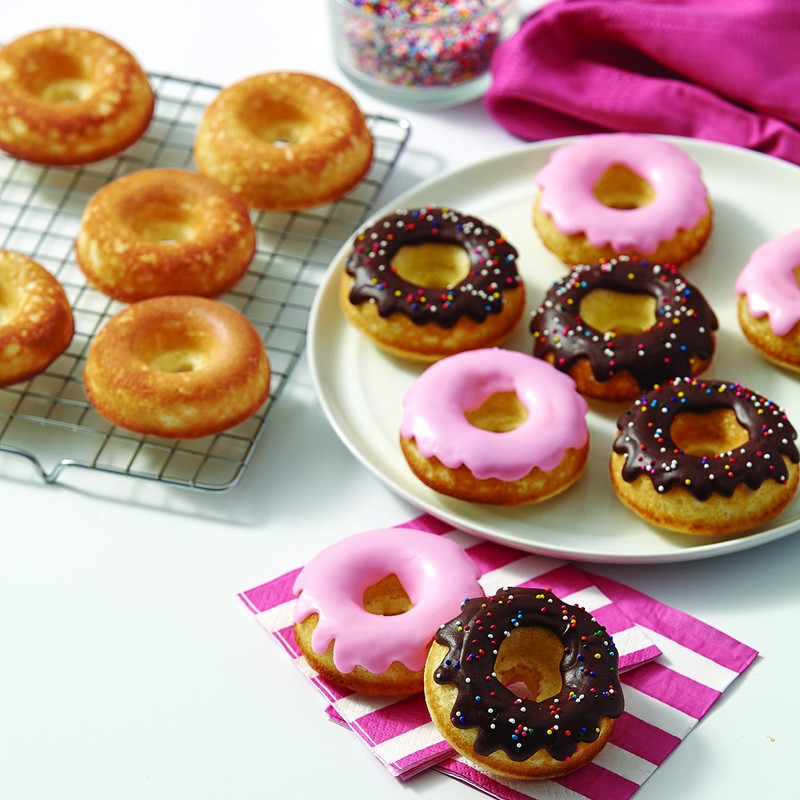 Wilton 03-3115 Non-Stick Donut Baking Tin Large 6 Holes Steel