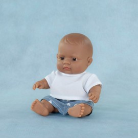 Miniland Bambola latinoamericana maschio di 21cm. Realizzata in Spagna con aroma di vaniglia. Anatomicamente corretta. Collezione My Friends & Me