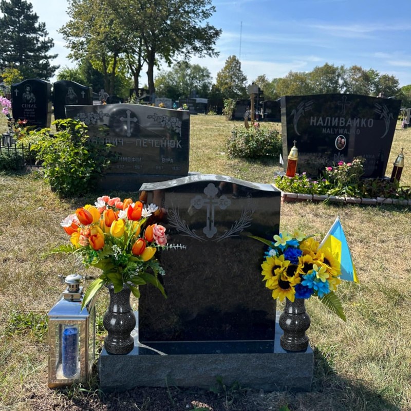 Cemetery Vase, Turned Round Granite Grave Vase Memorial Stone Vases