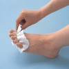 アズマ 足用シート 足ゆびちゃん20P 約16.5×7cm※左右両用20枚入 メッシュ状シートが指の間の汗をすばやく吸収。 AZ817