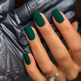 Matte Dark Green Press on Nails Short Medium Square Glue on Nails Set,Xcreando Summer Square Fake Nails Short Coffin Nails Press ons Gel Nails Medium Length False Nails For Women 24 Pcs, Emerald Green