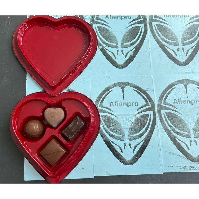 Elmer Chocolate Valentine's Day, Roses, Heart-Shaped Gift 4- Chocolate 1.06oz