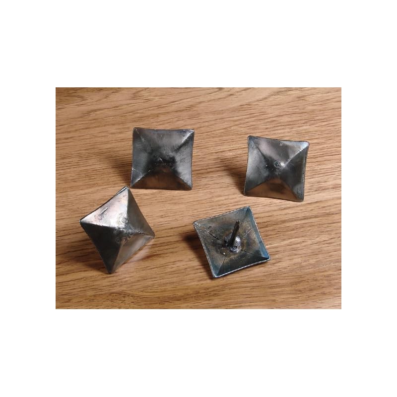 Premium 1 1/2" x 1 1/2" Pyramid Clavos - Hand
