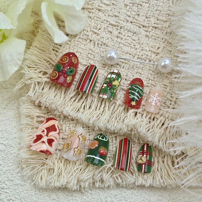 30Pcs Cute Christmas Press on Nails Short Almond False Nails