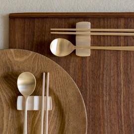 Notdam [Department Store Gift Packaging] Organic couple spoon + wave spoon holder set for 2 / 놋담 [백화점 선물포장] 유기 부부수저+물결 수저받침 2인세트