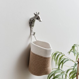 Melody Maison Silver Metal Giraffe Wall Hook, Animalistic Decor, Animal accessories, Home accessories, Metal Hooks