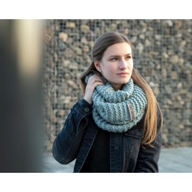 KNIT FACTORY - Alex Loop Scarf - Tube Scarf - Winter Scarf - Round Scarf - Men's Scarf - Women's Scarf - Wool Scarf - Chunky Knitted Rib Pattern - For Men and Women, Stone Green