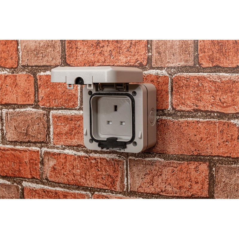 Eagle IP66 13A 1-Gang Unswitched Outdoor Socket