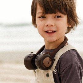 Zoy zoii Neck Fan for Kids, Hands Free Bladeless Fan, Portable Wearable Personal Fan, Rechargeable 3 Speeds Gift for Boy Girl Travel Outdoor, Brown Bear