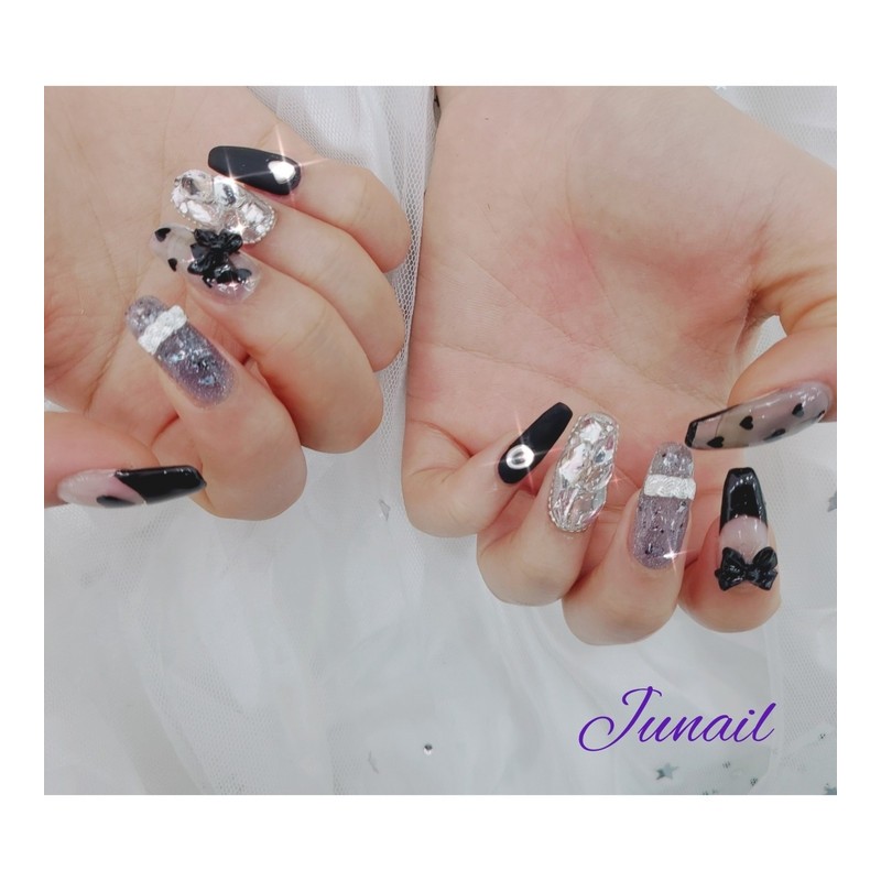 ⭐️ Black Heart Handmade Nail Tips ✨ - Short Oval