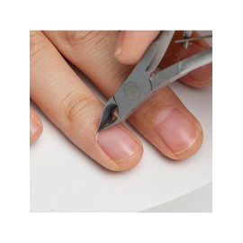 1 semi-professional nail nipper for cuticle removal / 큐티클 제거용 세미프로 네일니퍼 1개