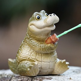 SXSZZXL Fishing Crocodile Figurine 2.4 Inch Cute Animals Resin Sculpture Handmade Crafts Tabletop Decor for Outdoor Patio Pool Decoration (Green Crocodile)