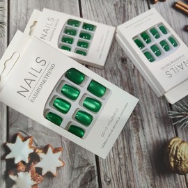 Green Press on Nails Short Square Fake Nails Glossy Elegant Gradient False Nails with Gem Effect Designs Full Cover Square Glue on Nails Green Sparkly Acrylic Nails for Women, 24Pcs