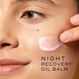 CREME PRODIGIEUSE BOOST - Bálsamo-aceite de noche, que ayuda a la piel a recuperarse durante la noche de los efectos perjudiciales de la vida diaria. 