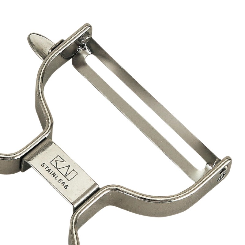 Kai Corporation KAI Easy-to-Hold Handle Design Stainless Steel Peeler, Peeling