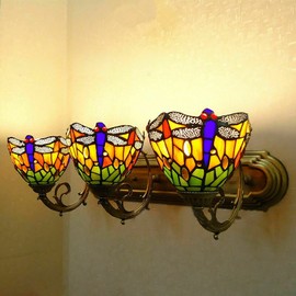 BJTDLLX Retro Dragonfly Wall Sconce Lamp, Style Stained Glass Wall 3-Light Vanity Light Fixtures Dragonfly Over Mirror Lampshade E27 for Bathroom Bedroom Living Room Hotel