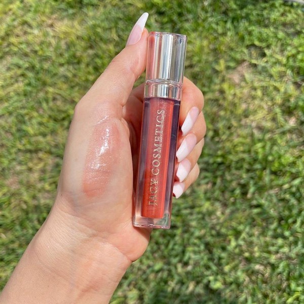 JC Matte lipstick collection - Color: Coqueta gloss