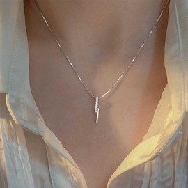 Yheakne Vintage Crystal Thunder Necklace Silver Flash Necklace CZ Flash Pendant Necklace Rhinestone Bar Necklace Jewellery for Women, Zinc