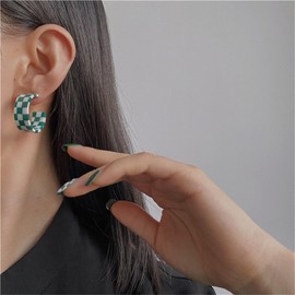 Checkerboard Hoop Earrings for Women Teen Girls Sterling Silver Post Hypoallergenic Retro Simple Colorful Acrylic Resin Checker Black White Grid Lightweight Open C shaped Earrings for 70s 80s 90s Party Jewelry Gifts, Acrylic, No Gemstone