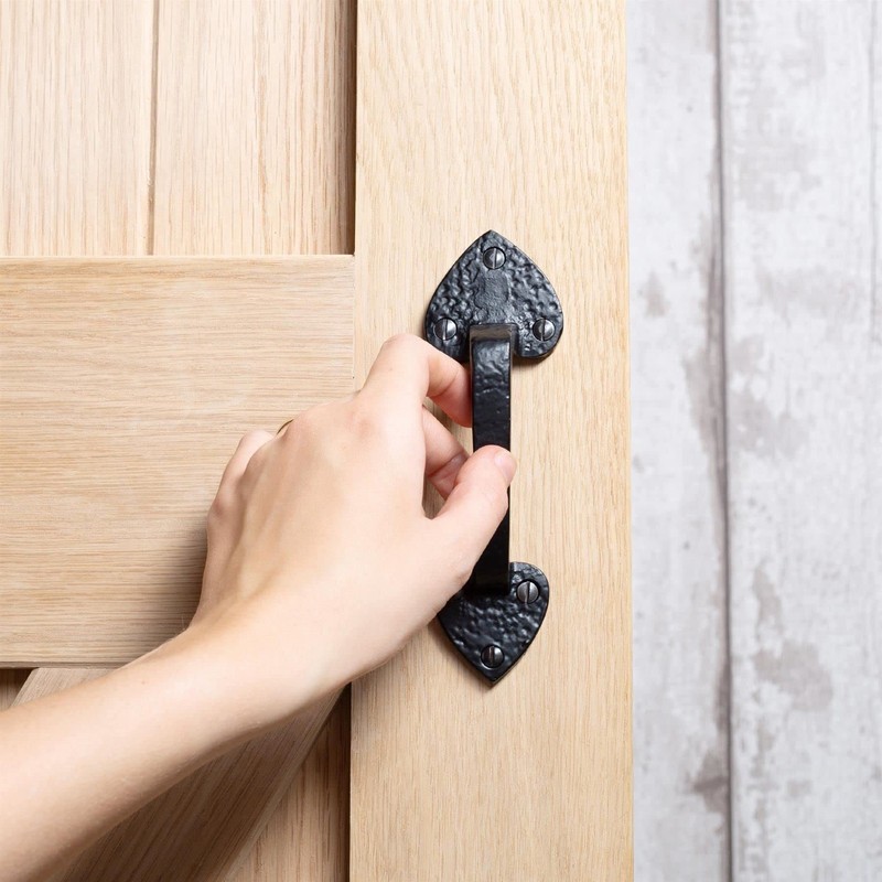 Hammer and Tongs - Rustic Arrowhead Door Handle - H155mm