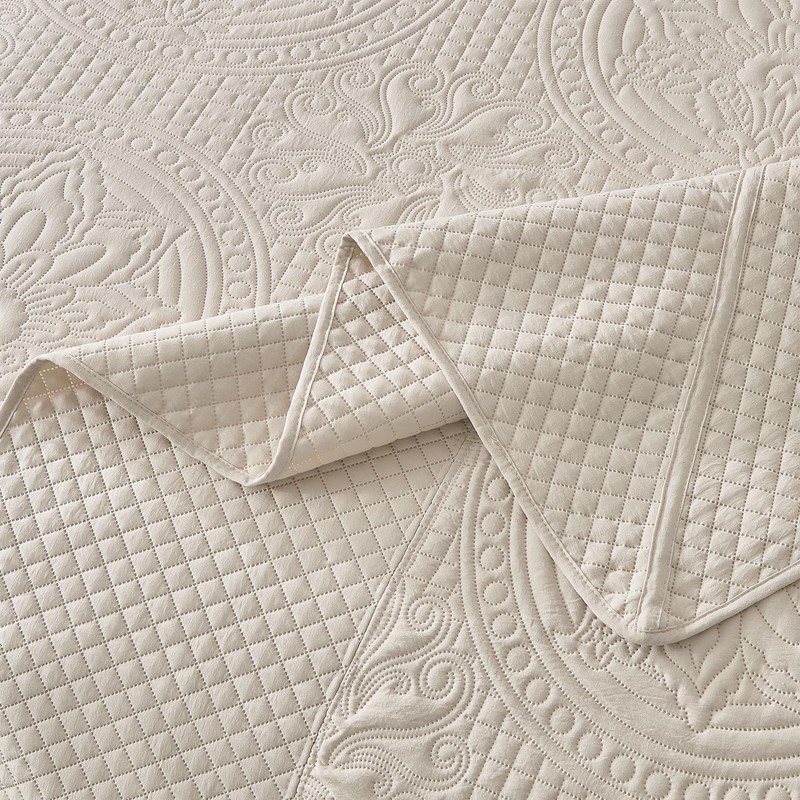 Qucover Oversized King Bedspread 132x 120, Extra Wide Alaska King