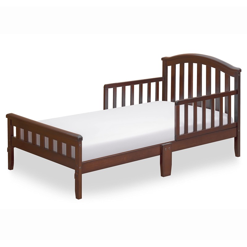Lennox Furniture Toddler Bed Tuscany Esspresso 113328TP.02
