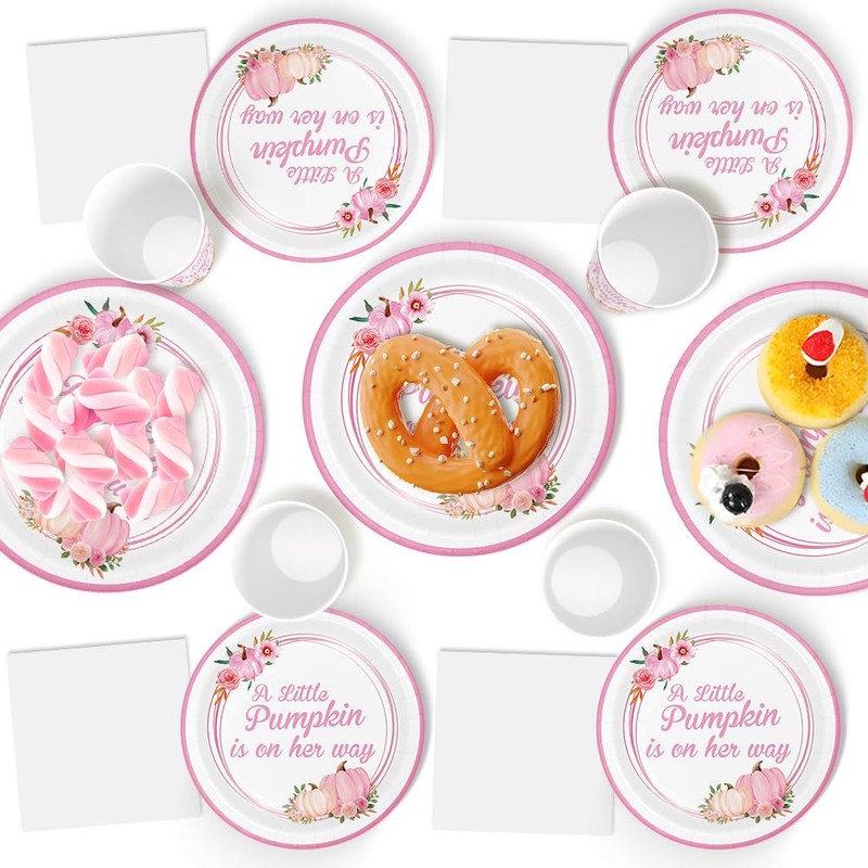 Platos y tazas de A Little Pumpkins is On Her