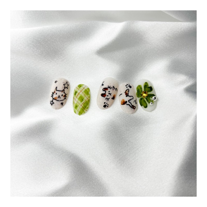 Lying and rolling checked cat nails (matte) - Almond Egg