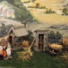 FADEDA Large Toilet Seater, Height: 8 cm, Hand-Painted, Detailed Nativity Scene Figures, Christmas Table Decoration, Nativity Accessories