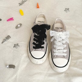 GxxBxx 2 Pairs Women's Lace Shoestrings,3cm Wide Flat Lace Shoelaces - Black and White