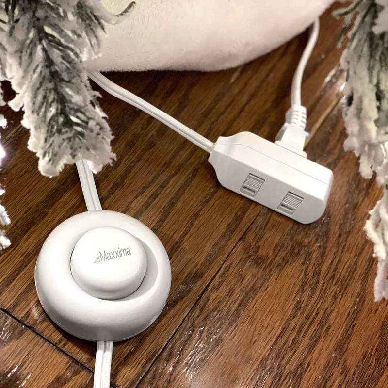 Maxxima 9 ft 3 Outlet Extension Cord - Featuring an