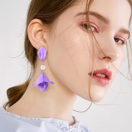 Elegant Acrylic Rose Petal Dangle Earrings Boho Flower Floral Tassel Drop Earrings Statement Holiday Festive Costume Earrings Gift for Women (Pearl Lavender)