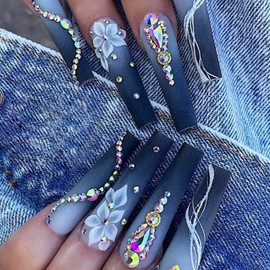 24Pcs Luxury Press on Nails Extra Long Coffin Fake Nails with Rhinestones & Flower Designs Artificial Acrylic Nails Blue Gradient Full Cover Glue on False Nails for Women