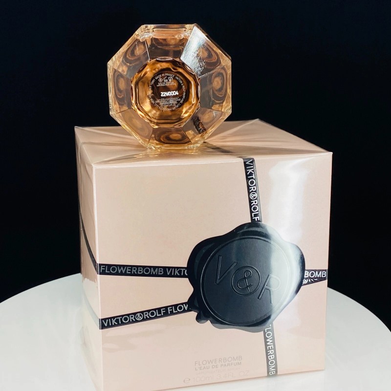Viktor & Rolf Flowerbomb by Viktor & Rolf L'eau De