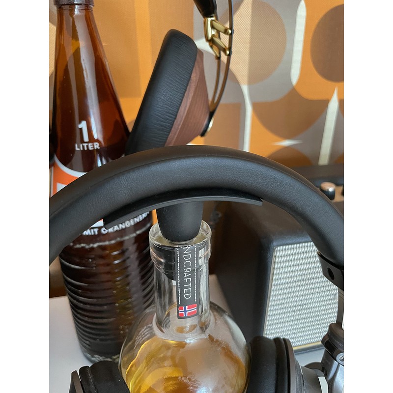 BeatsBuddy The bottle attachment for individual headphones stand from your