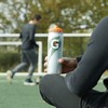 Gatorade Botella aislante para apretar, color rojo, 30 onzas