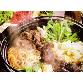 Happy Sales HSSN-LGHP10, Japanese Design Cast Iron Nabe Sukiyaki Nabemono Hot Pot With Wooden Lid, 90 fl.oz.