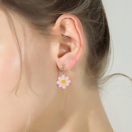 Flower Clip on Earrings for Women Girls Daisy Flower Earrings Floral Petal Non Piercing Ear Cuffs Faux Earring Cuffs Fake Earings Cute Jewelry Gifts