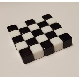 quEmpire Gaming 25x Very Small 8mm Counting Markers Black and White Cubes Blank Dice for Tabletop Gaming and Education