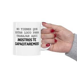 Taza Divertida Para Cafe Con la Frase No Tienes Que Estar Loco Para Trabajar Aqui Nosotros de Capacitamos, Regalos para compañeros de oficina, Gaza con Frases Divertidas Tazas para Trabajo, Regalo Para compañeros De TRabajo, Recursos Humanos, Taza De Rec